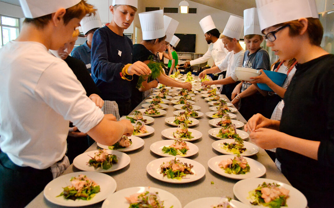 6. klasse forkæler familien med gourmetmad i ambitiøs elevrestaurant